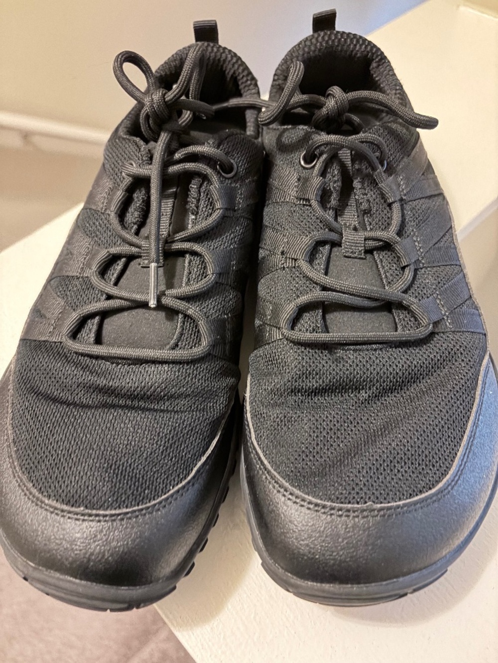 Saguaro Men's Black Barefoot Athletic Shoes Lace-Up Sneakers